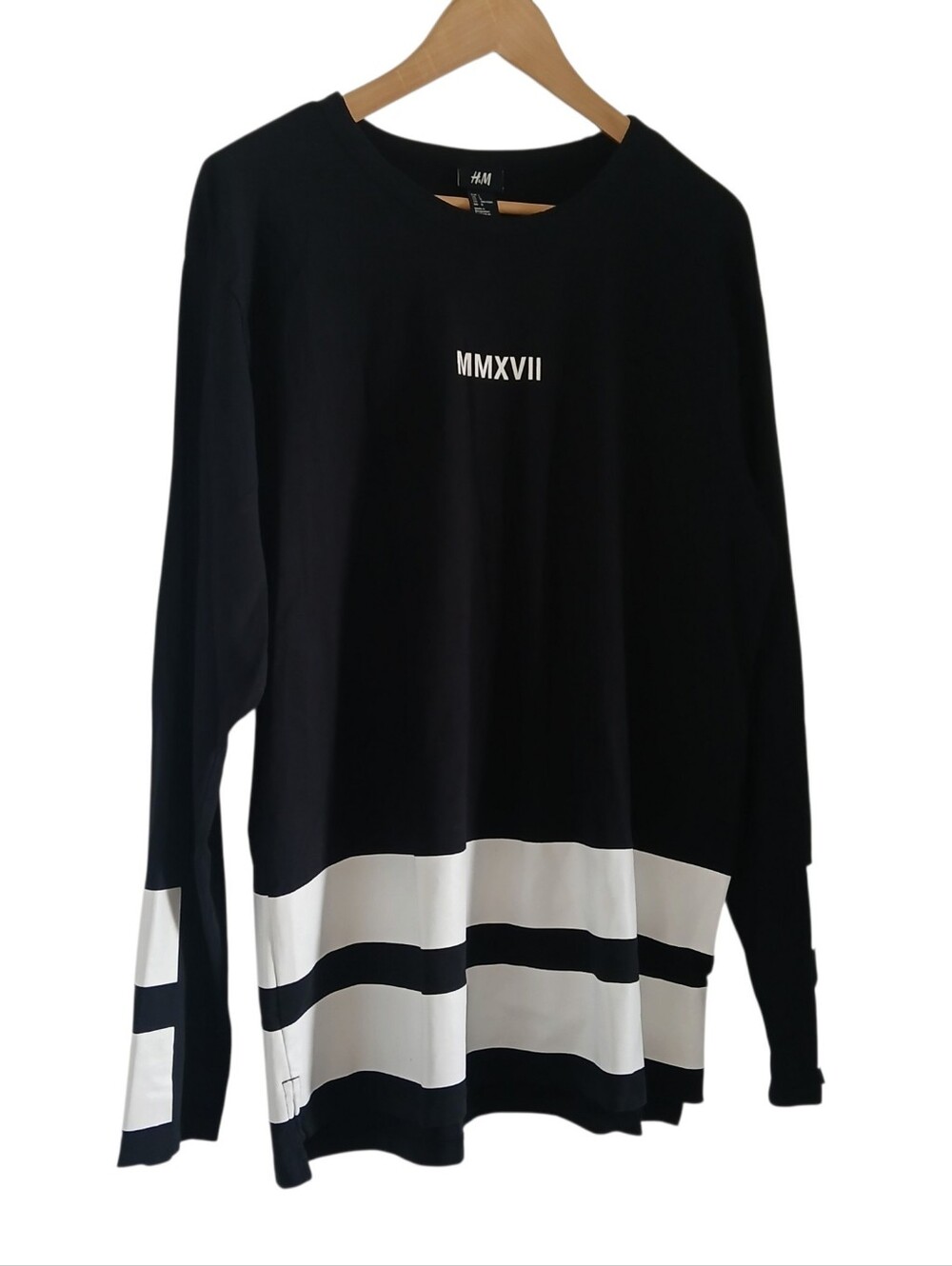 Men’s H&M MMXVII Black Long Sleeve Shirt Crew Neck Bold White Stripes Relaxed
